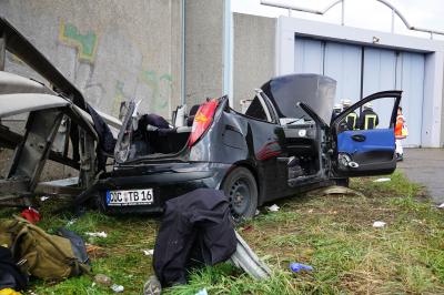 1 Toter und mehrere Verletzte bei schwerem Verkehrsunfall auf der A8 bei Weilheim